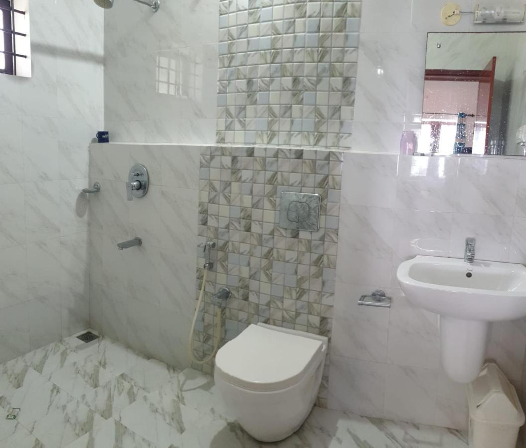 Royal Beach Abode Kochi Exterior photo